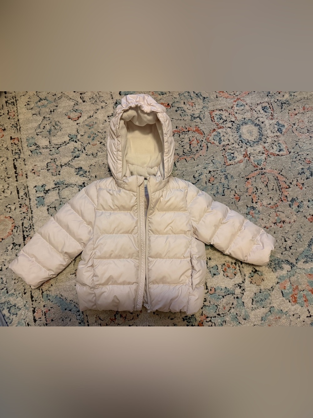 UNIQLO Kids Puffer Jacket with Hood - Cream size 3 T like new worn twice